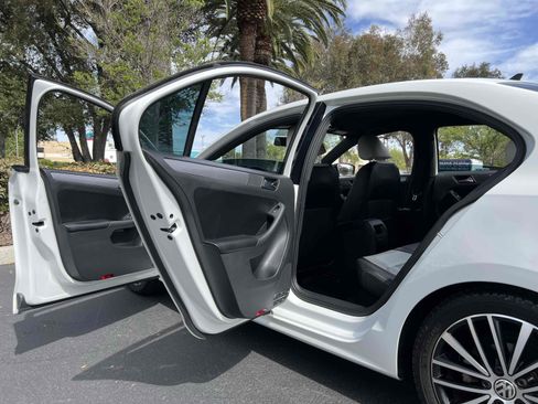 Used 2016 Volkswagen Jetta Sport w/ Lighting Package image 25