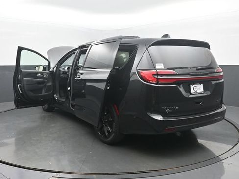 Used 2023 Chrysler Pacifica Limited w/ S Appearance Package FWD image 59