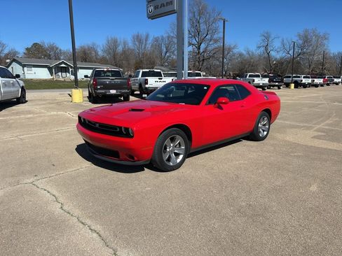 Used 2022 Dodge Challenger SXT image 1