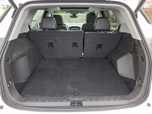 Used 2022 GMC Terrain AT4 w/ Infotainment Package II image 33