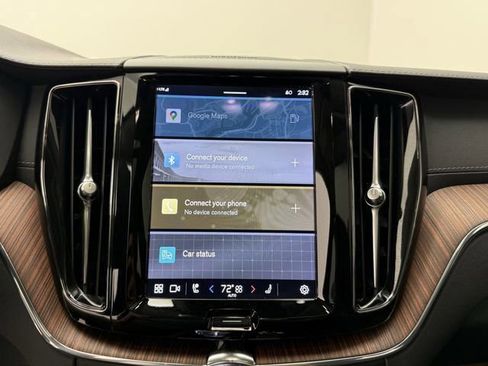 Certified 2023 Volvo XC60 B5 Ultimate w/ Climate Package image 18