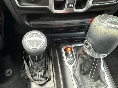 Used 2020 Jeep Wrangler Unlimited Sahara w/ Safety Group AWD/4WD image 17