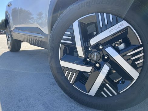 New 2026 Nissan Kicks SV image 7