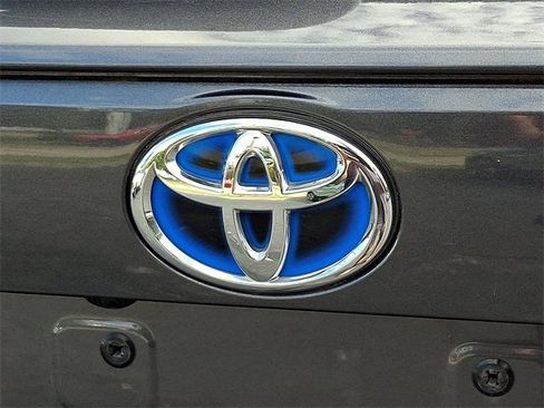 Certified 2020 Toyota RAV4 LE image 28