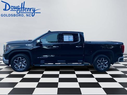 Used 2023 GMC Sierra 1500 SLT w/ SLT Premium Package AWD/4WD image 2
