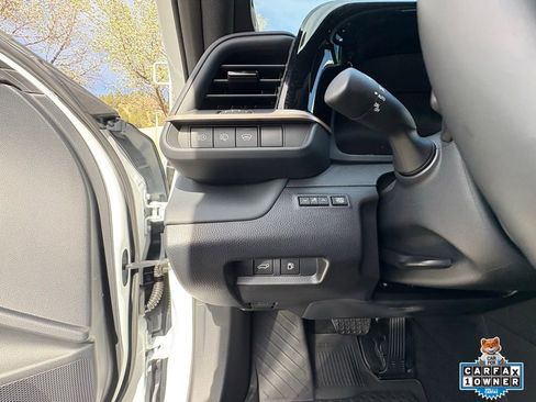 Certified 2025 Toyota Crown Signia image 17