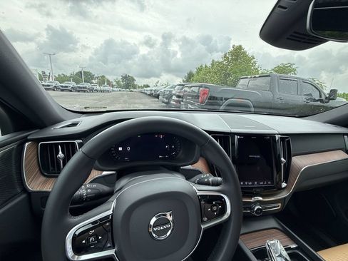 Used 2023 Volvo XC60 B5 Ultimate w/ Climate Package FWD image 16