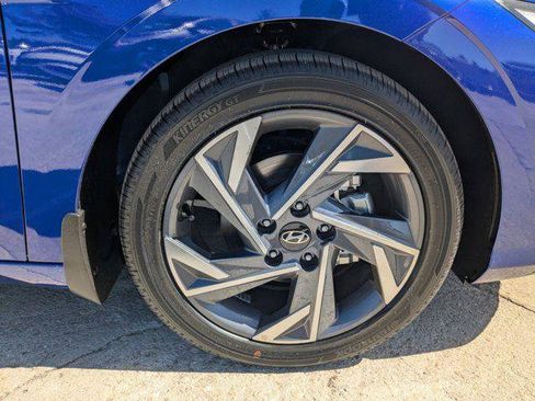 New 2025 Hyundai Elantra SEL FWD image 8
