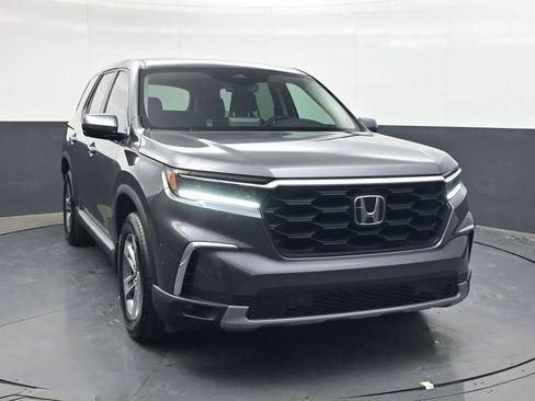 Used 2025 Honda Pilot EX-L image 2