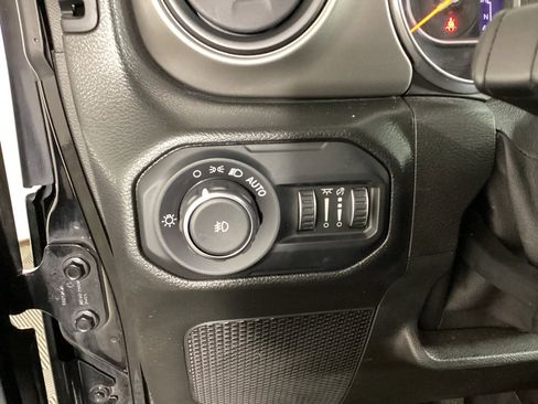 Used 2021 Jeep Wrangler Unlimited Sport image 18