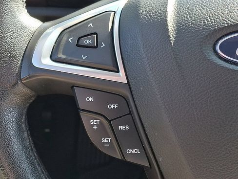 Used 2018 Ford Fusion Titanium FWD image 23