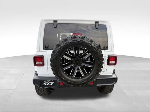Used 2019 Jeep Wrangler Unlimited Sahara w/ Uconnect 4C Nav & Sound Group AWD/4WD image 4