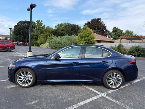 Used 2017 Alfa Romeo Giulia AWD image 2