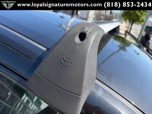 Used 2018 Toyota C-HR XLE FWD image 36