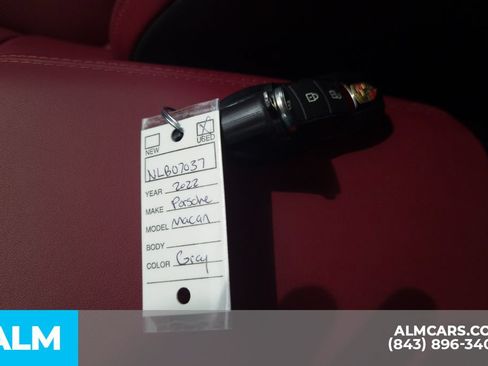 Used 2022 Porsche Macan AWD/4WD image 18