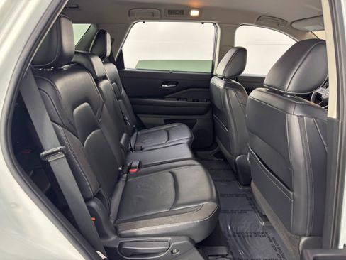 Used 2023 Nissan Pathfinder SL image 37