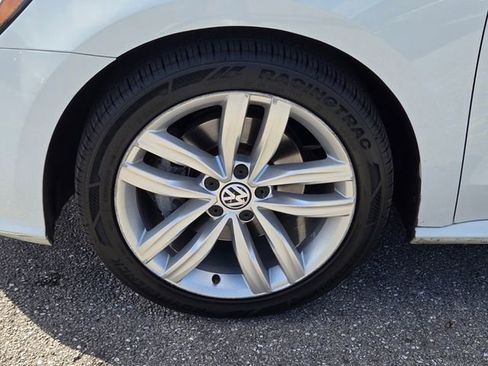 Used 2019 Volkswagen Passat 2.0T Wolfsburg image 13