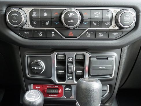 New 2025 Jeep Gladiator Mojave w/ Safety Group image 17