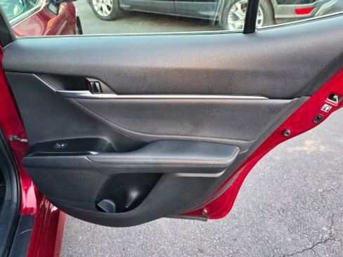 Used 2018 Toyota Camry XLE image 31