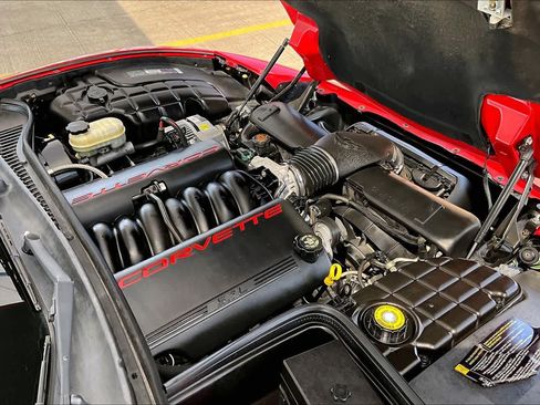 Used 2001 Chevrolet Corvette Coupe w/ Preferred Equipment Group2 RWD image 28