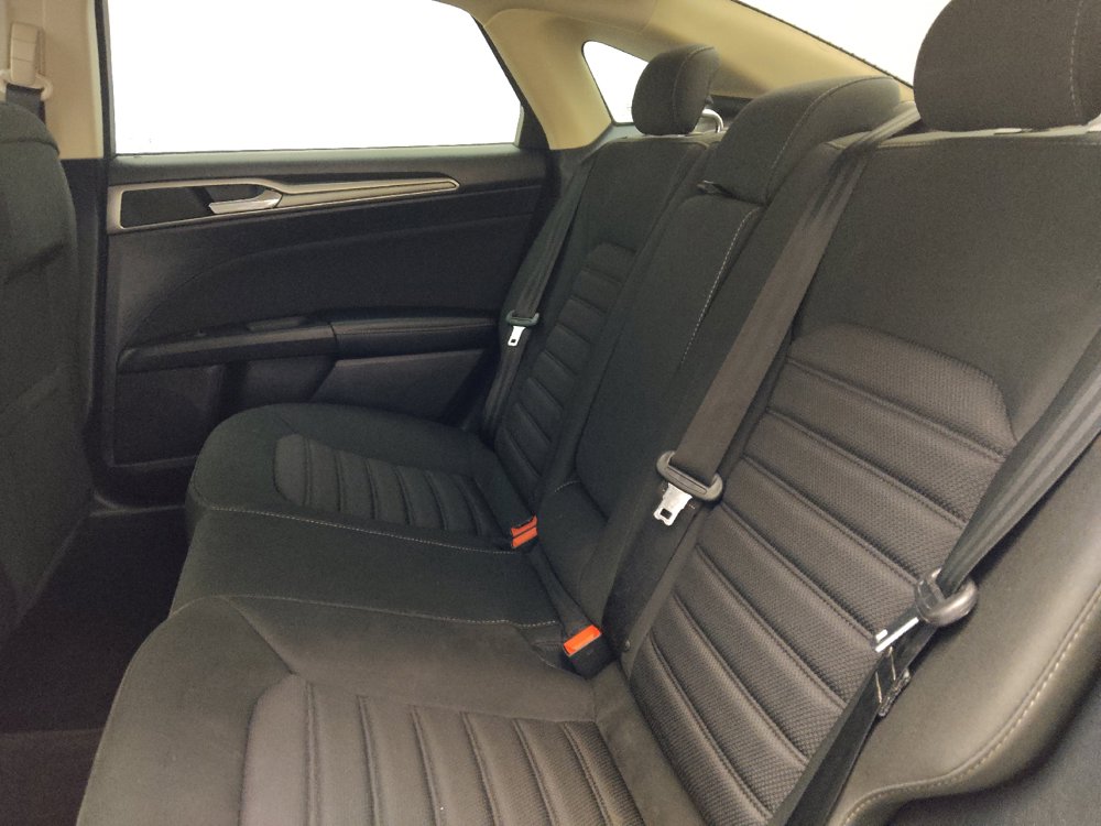 Used 2018 Ford Fusion SE FWD image 18