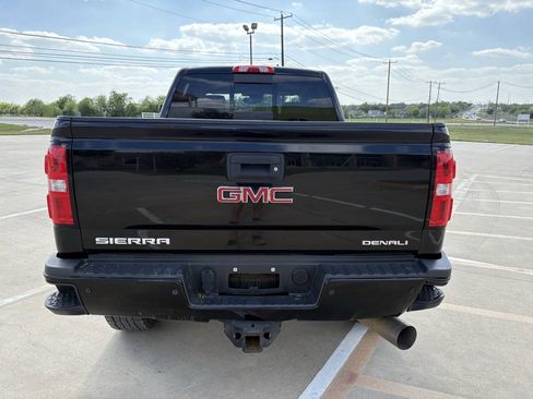 Used 2019 GMC Sierra 2500 Denali w/ Duramax Plus Package AWD/4WD image 4
