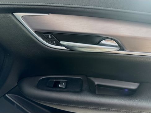 Used 2018 Cadillac XT5 Luxury w/ Driver Awareness Package image 31