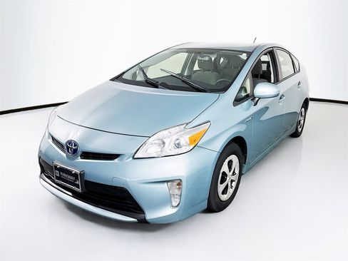 Used 2015 Toyota Prius Four image 3