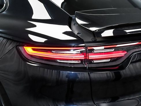 Used 2021 Porsche Cayenne Turbo w/ Assistance Package image 79