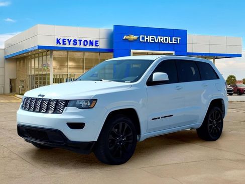 Used 2019 Jeep Grand Cherokee Altitude AWD/4WD image 3