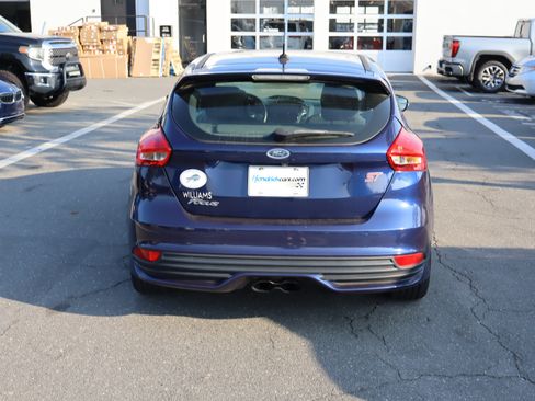 Used 2017 Ford Focus ST FWD image 9