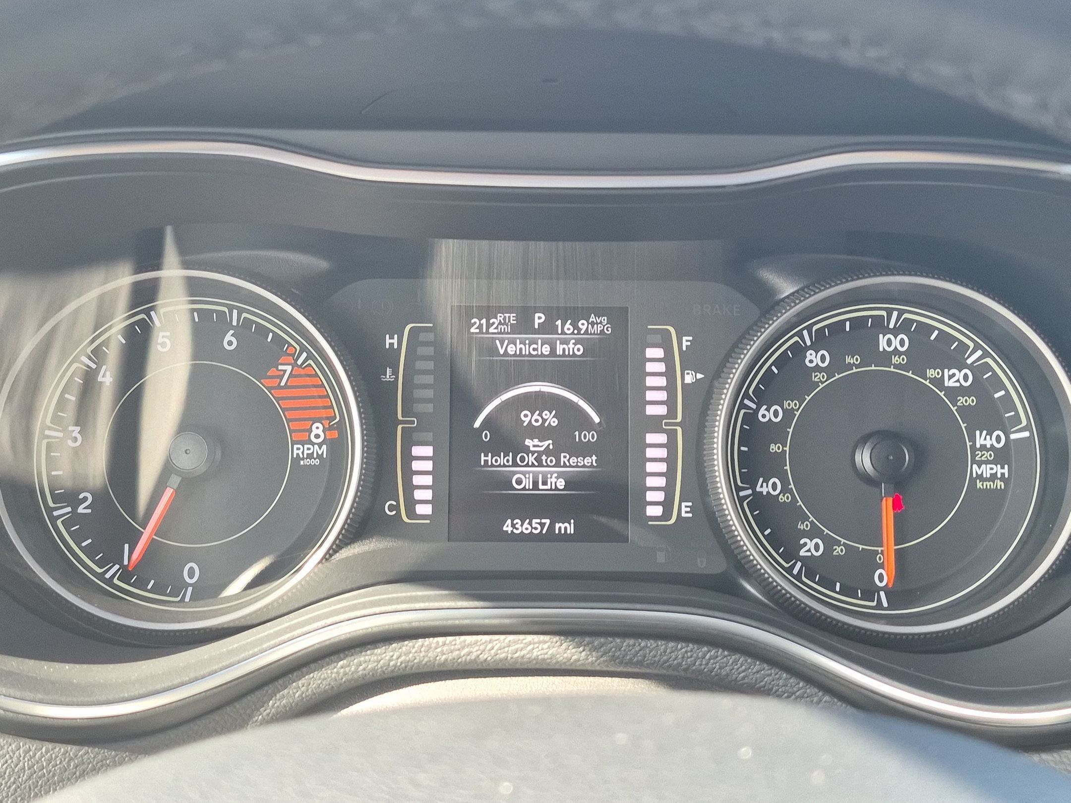 Used 2019 Jeep Cherokee Latitude Plus w/ Comfort/Convenience Group AWD/4WD image 15