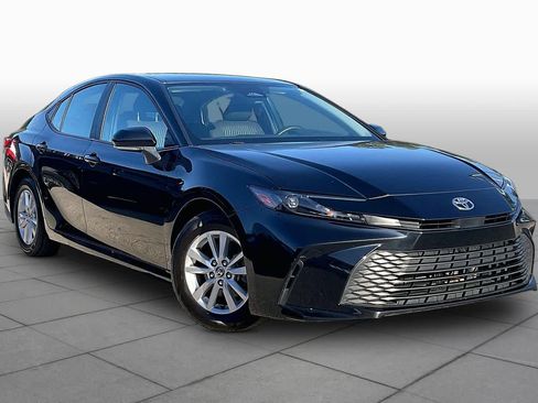 Used 2025 Toyota Camry LE FWD image 3