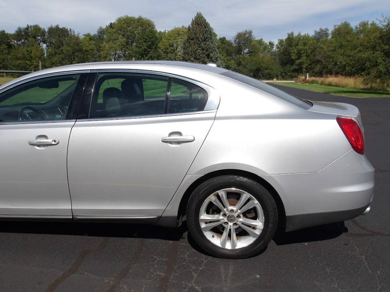 Used 2009 Lincoln MKS FWD image 32