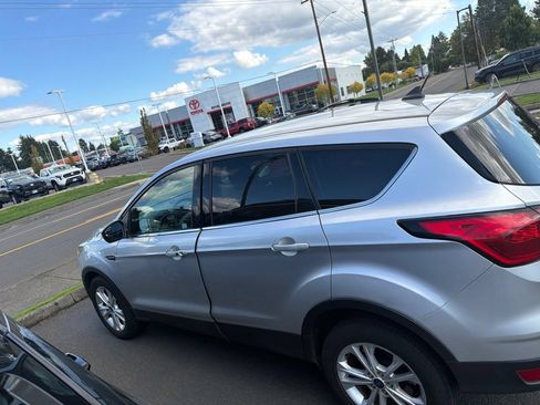 Used 2019 Ford Escape SE FWD image 6