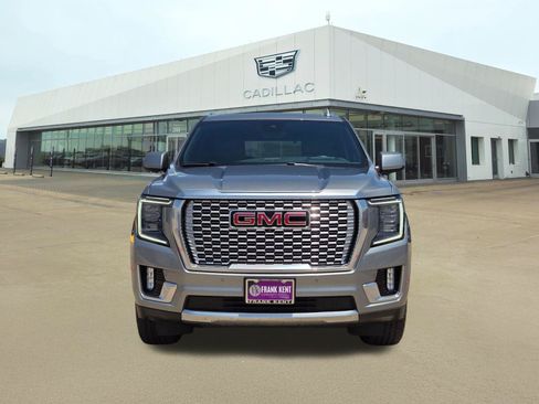 Used 2023 GMC Yukon Denali w/ Denali Reserve Package AWD/4WD image 2