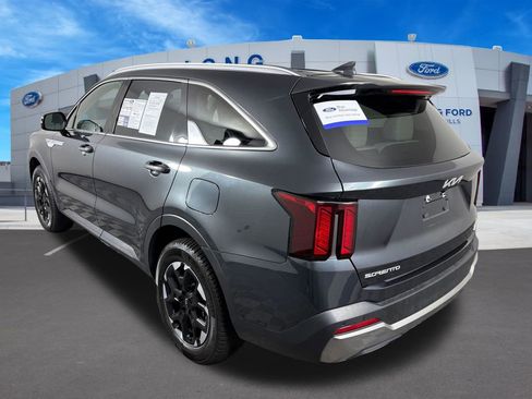 Used 2025 Kia Sorento S AWD/4WD image 3