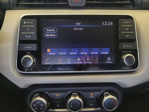 Used 2021 Nissan Versa SV FWD image 25