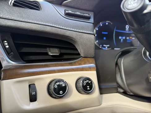 Used 2018 Cadillac Escalade Luxury image 34