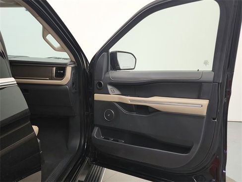 Used 2024 Ford Expedition Limited image 45
