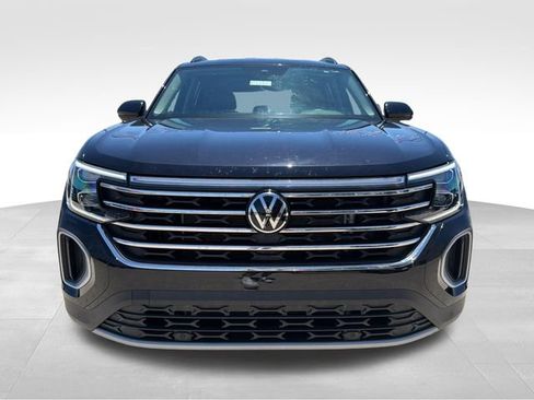 Used 2025 Volkswagen Atlas SE AWD/4WD image 2