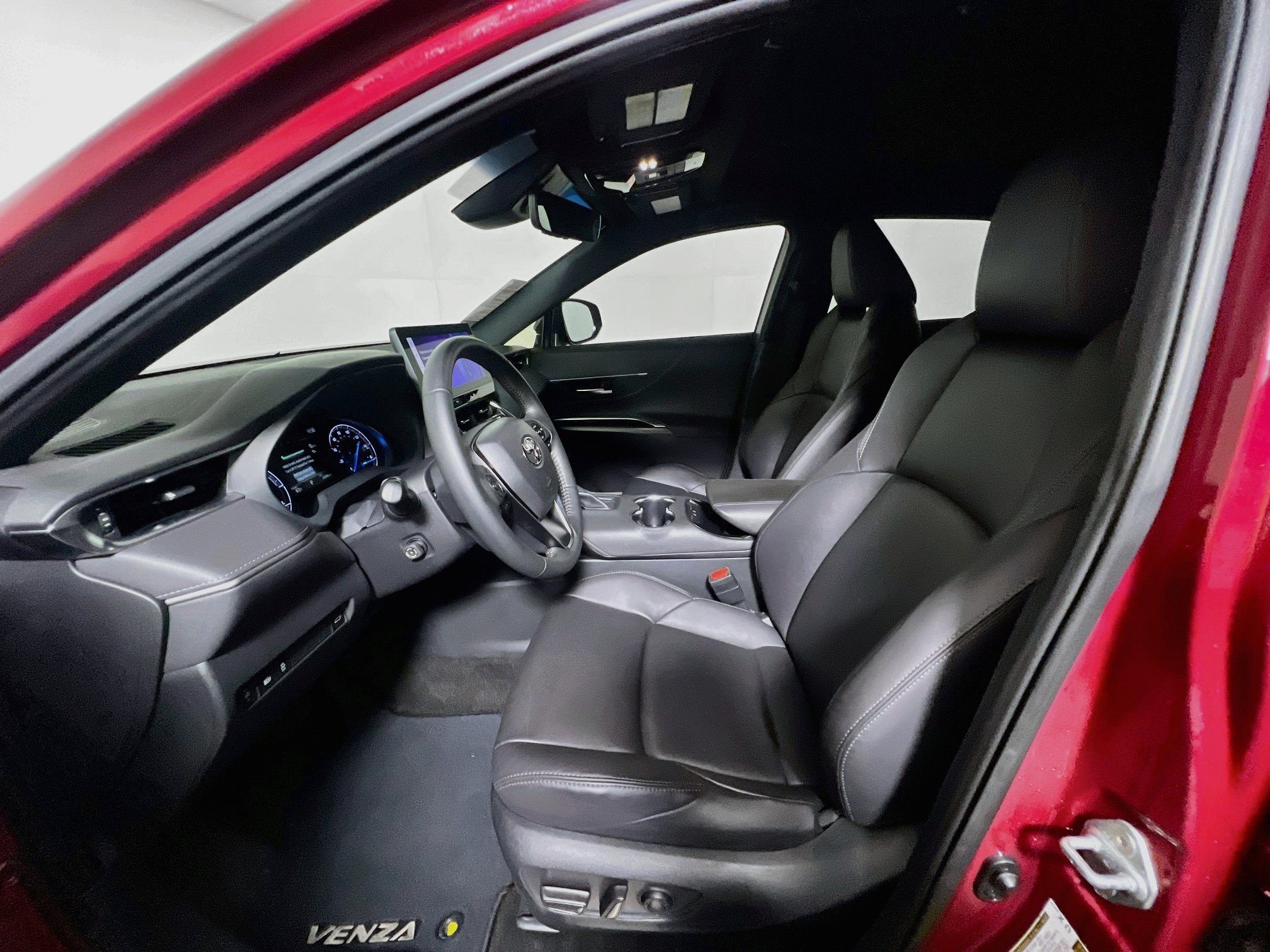 Used 2024 Toyota Venza Nightshade AWD/4WD image 14
