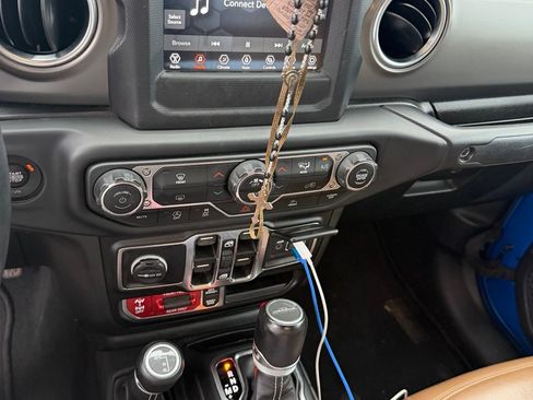 Used 2021 Jeep Gladiator Rubicon w/ Uconnect 4C Nav & Sound Group AWD/4WD image 18