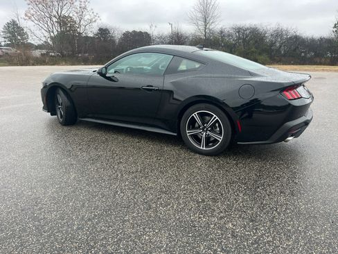 Used 2025 Ford Mustang Coupe image 4