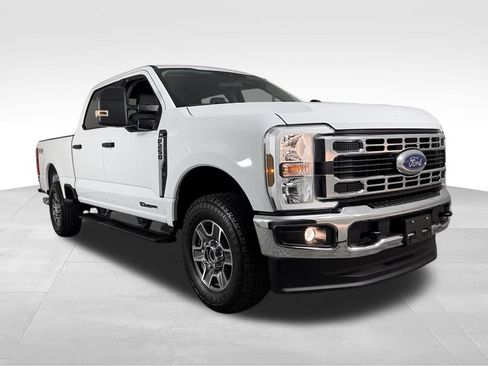Used 2025 Ford F250 XLT w/ FX4 Off-Road Package AWD/4WD image 3