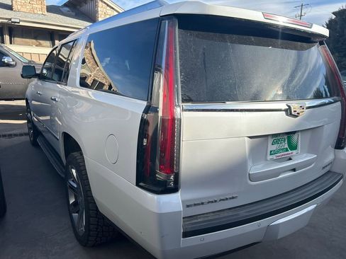 Used 2019 Cadillac Escalade ESV Luxury image 4