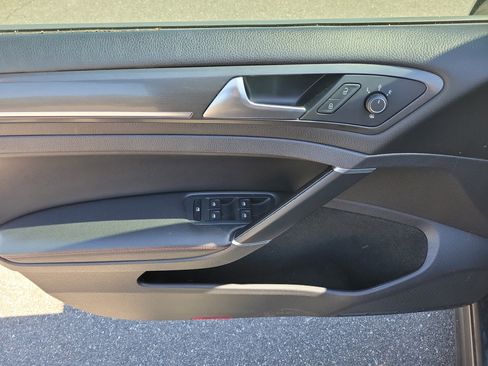 Used 2019 Volkswagen GTI SE image 19