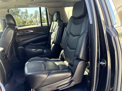 Used 2016 Cadillac Escalade ESV Luxury image 14