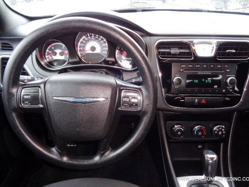 Used 2014 Chrysler 200 LX image 8