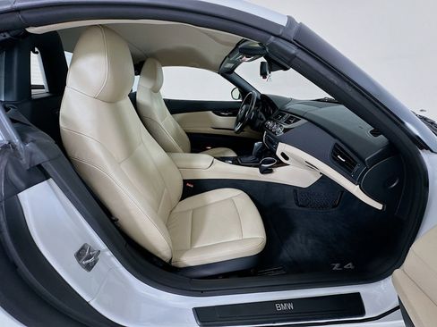 Used 2011 BMW Z4 sDrive30i RWD image 25